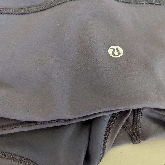 Lululemon size 10 shorts - Picture 3 of 3